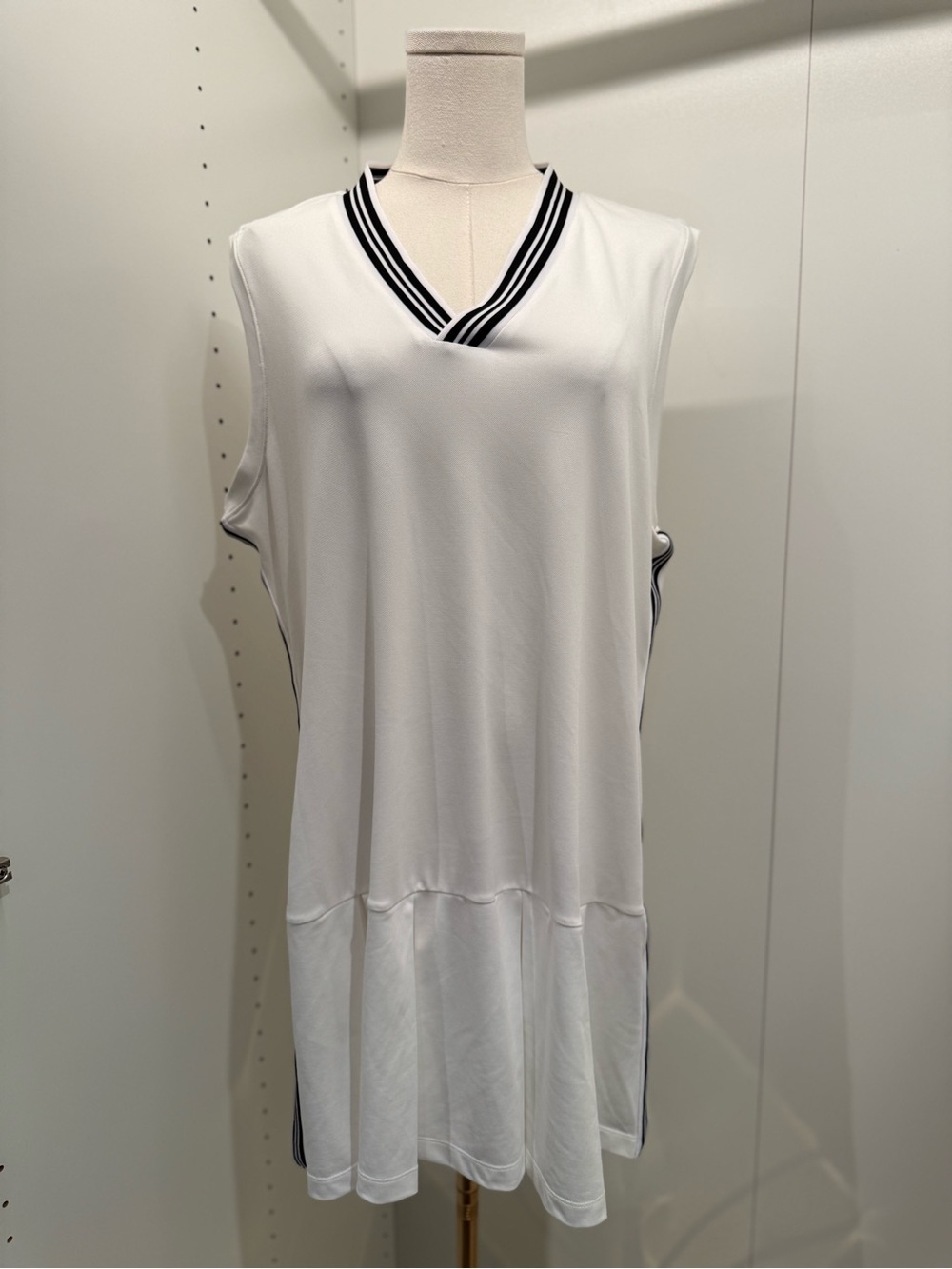 Mondetta White Top with Black Logo Detail